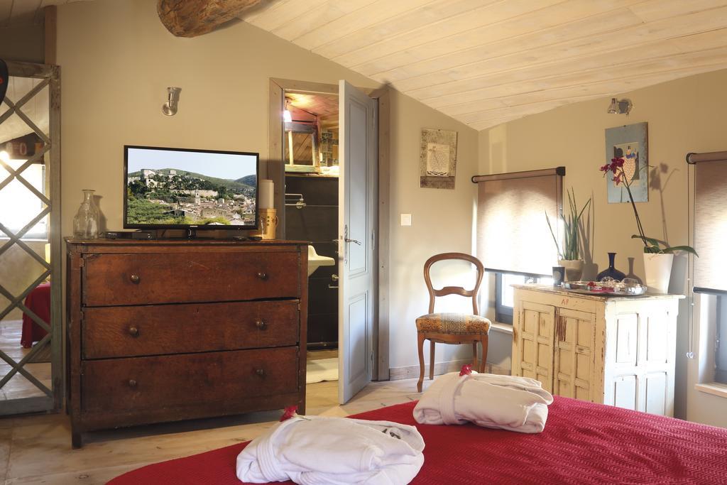 La Casa De Boulbon Acomodação com café da manhã Quarto foto